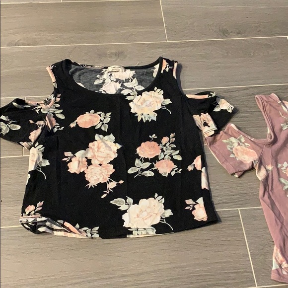 Floral Crop top/cold shoulder shirts Bundle - Picture 2 of 3